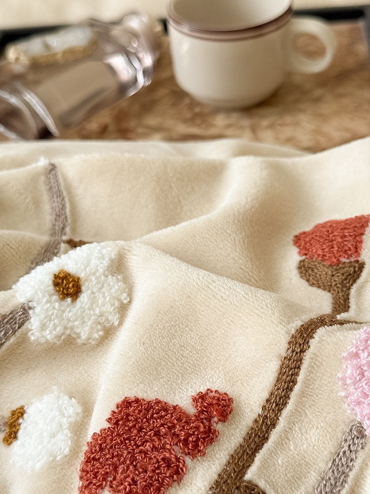 多宝雅2025新款秋冬加厚保暖230克牛奶绒毛巾绣四件套·花盏