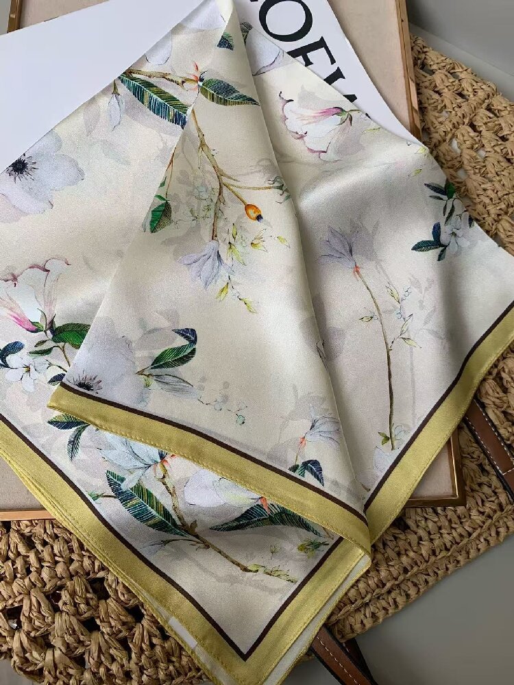 真丝方巾（花色）·粉色清莲