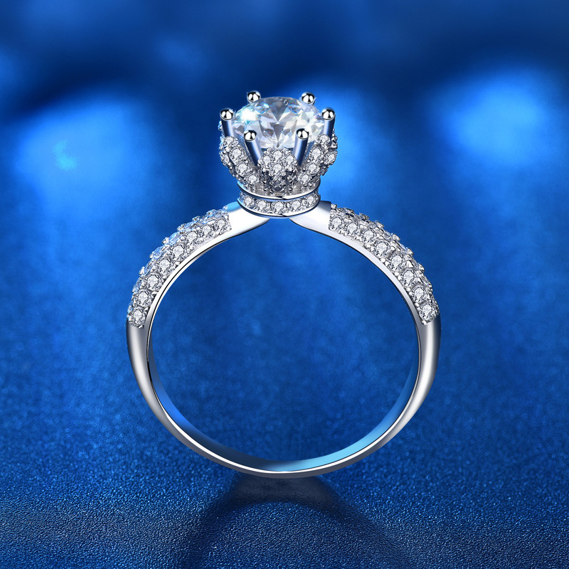 老冯记冰雪女王戒指925足银镶莫桑钻一克拉d色精工品质