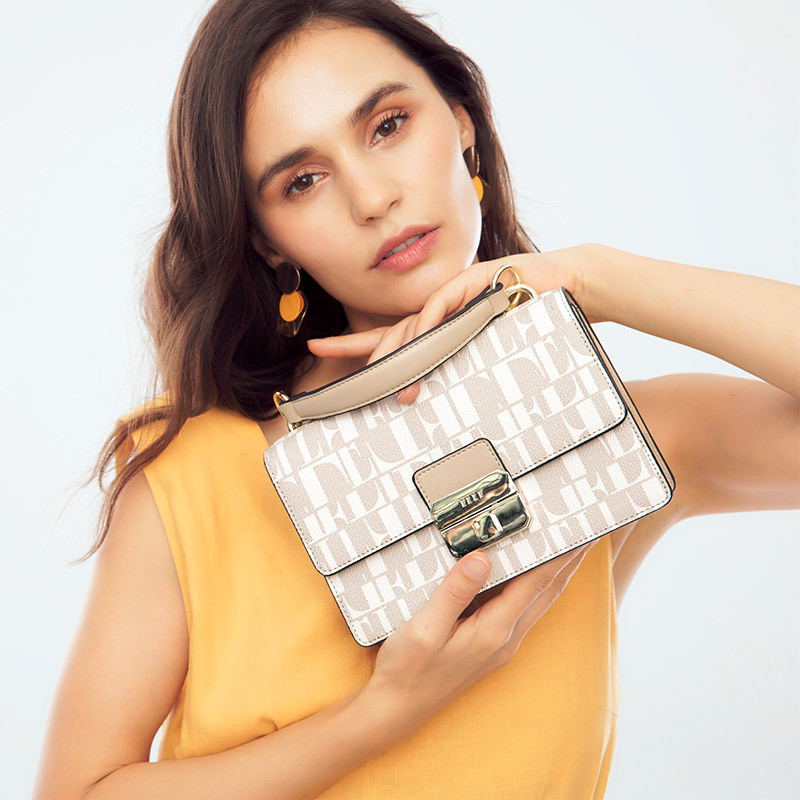 法国品牌elle经典logo字母单肩链条斜挎包e29f1392081米配杏