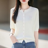 奶白色