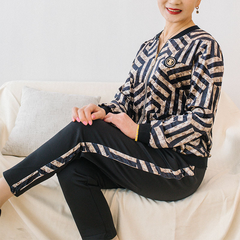 首页 服饰 女装 套装 kingfovlvn菁夫人拉链款丝绒套装·卡其色  商品