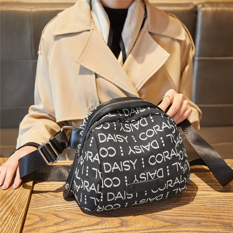 爆款热卖包包女斜挎包时尚印花轻巧胸包大容量单肩包女G2102661·黑色