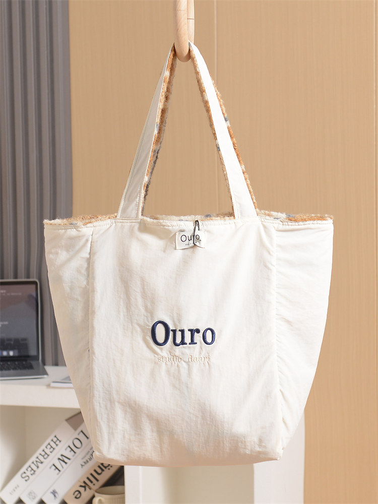 Ouro毛绒绒方格托特包·驼色