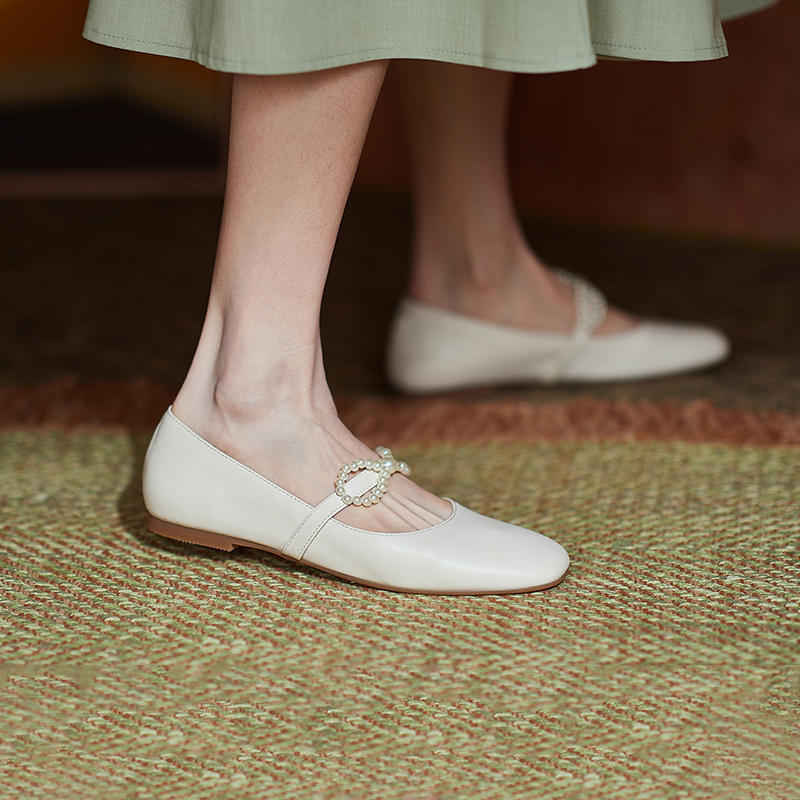 奈绮儿 牛皮平底浅口圆头玛丽珍鞋·米白色