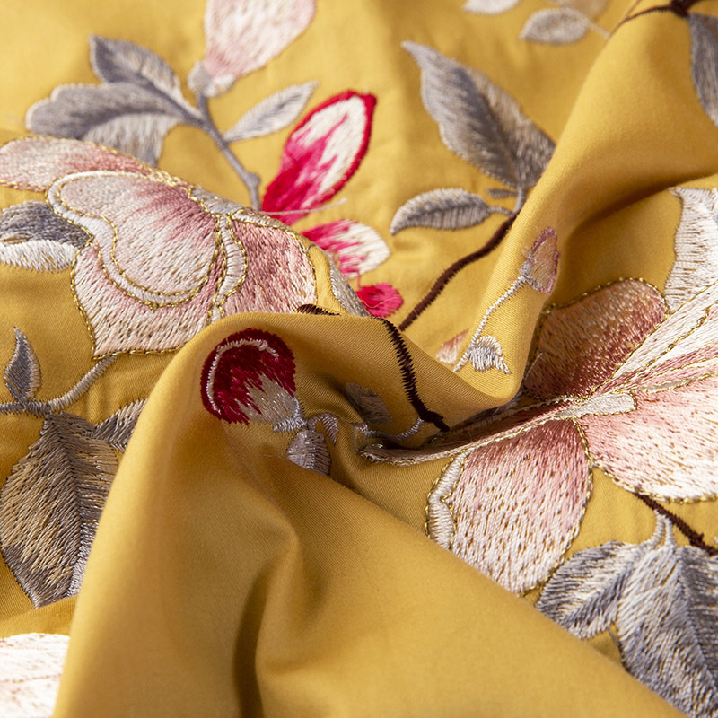 KATES HOME60S新疆长绒棉贡缎新中式绣花抱枕被1只·春意盎然黄