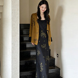 金色上衣+黑色裙子