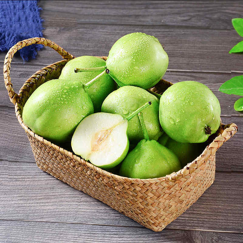 青皮早酥梨净重7斤,新鲜现摘,酥脆爽口,甘甜多汁,清喉润肺