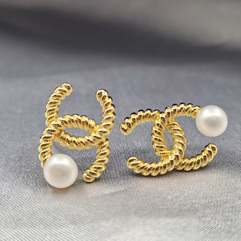 明益珠宝经典小香风麻花珍珠耳钉（S925耳针）