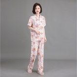 女