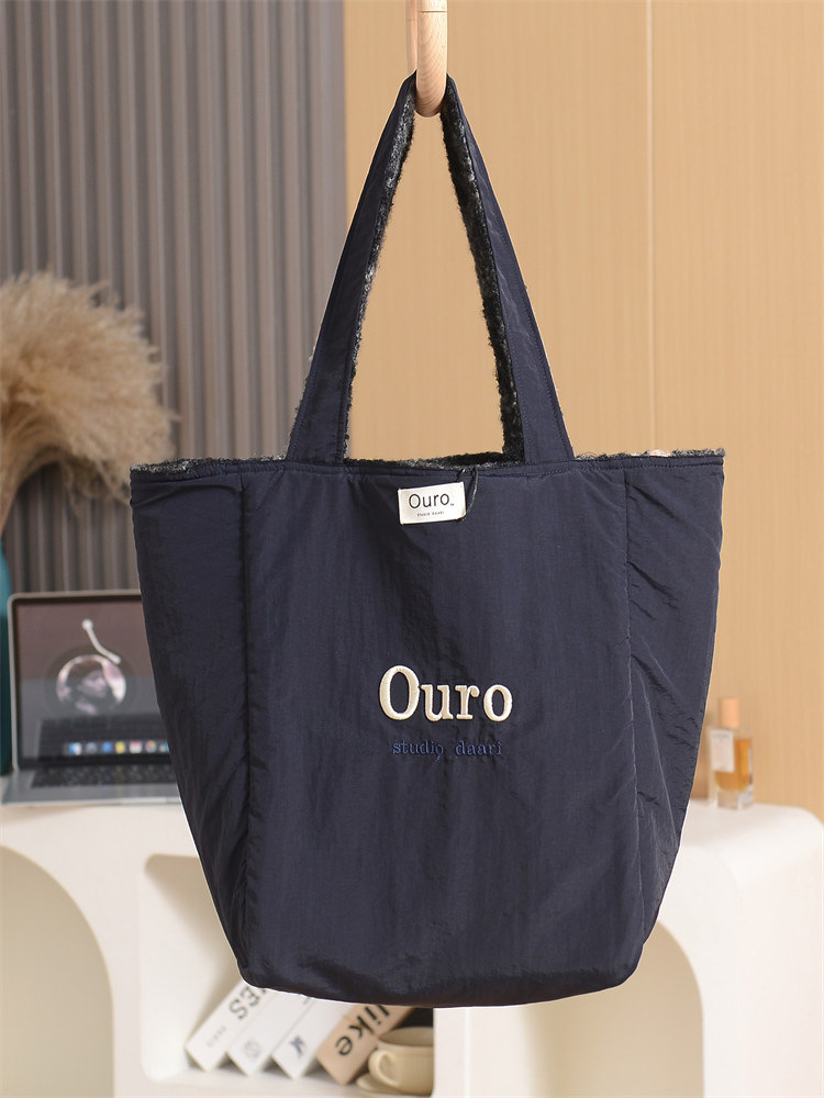 Ouro毛绒绒方格托特包·藏青