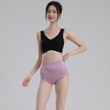 女