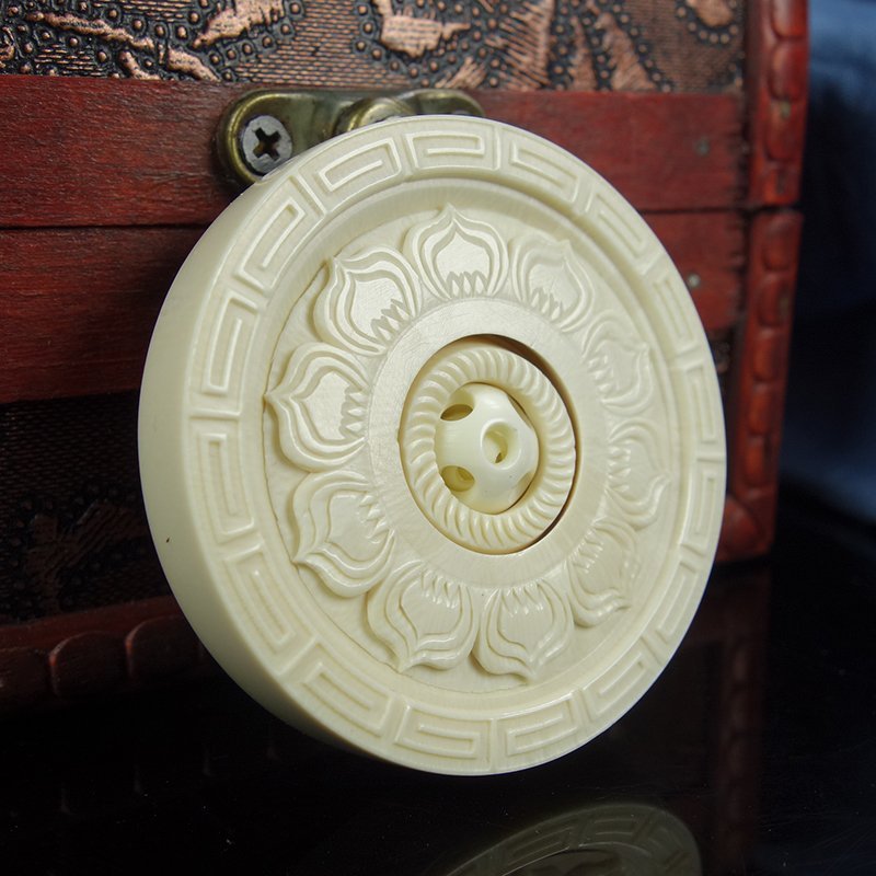 美润珠宝花开富贵象牙仿古纹圆牌