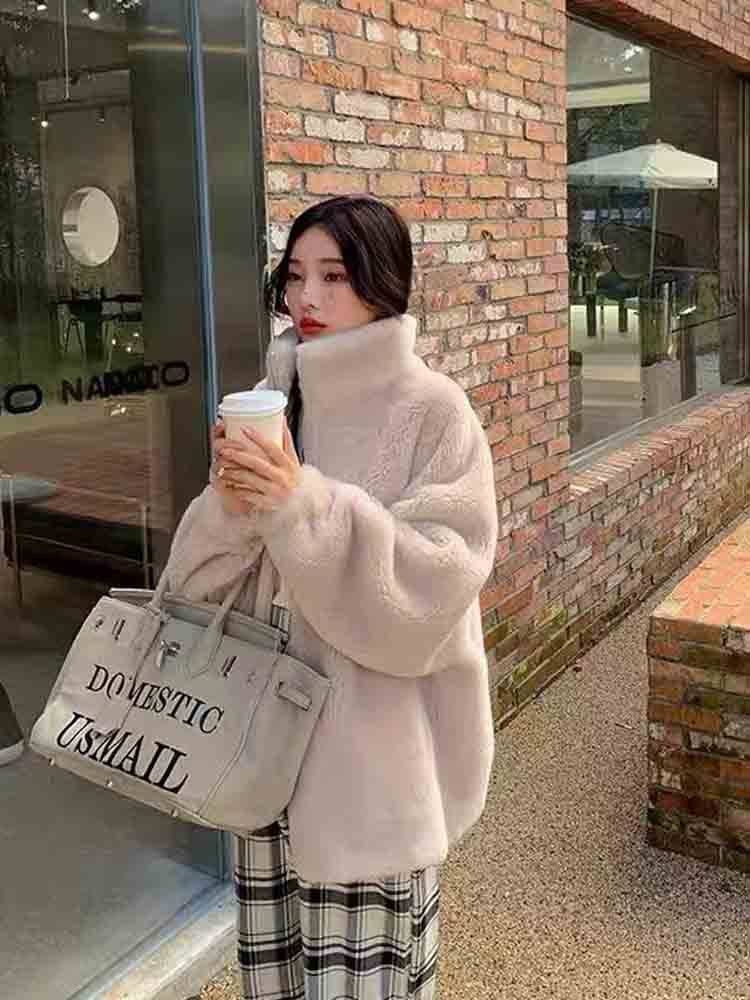 米彩微姿 特价秒杀羊羔毛颗粒羊剪绒大衣中长款立领宽松皮毛一体外套女·贡米色