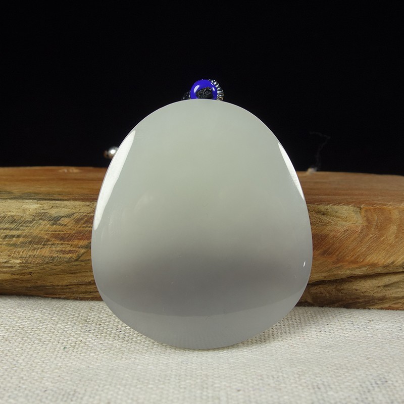 美润珠宝和田玉烟灰色平安牌