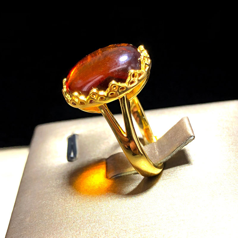 京城尚御坊琥珀戒指金色椭圆形款3.87g.