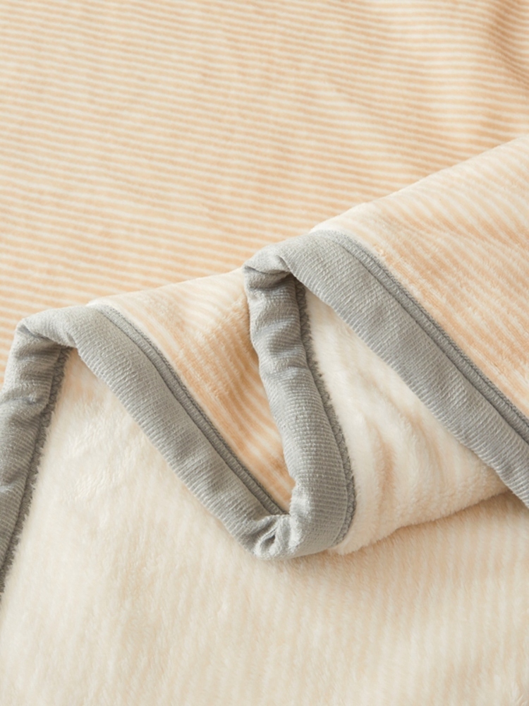 多宝雅新款牛奶绒多功能毛毯盖毯良品系列·良品(不带枕套）-米白