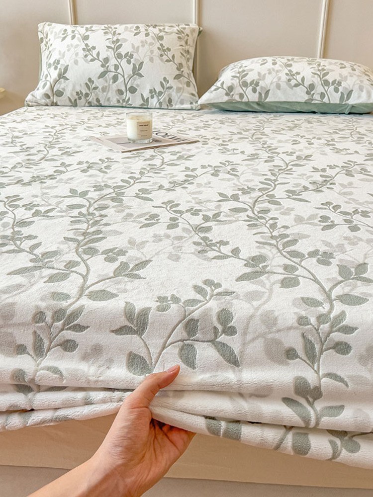 多宝雅2025新款230g全消光彩烂牛奶绒床笠三件套·繁花-苔绒绿