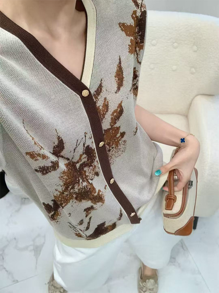 SOCO COLURE圣可卡奈尔雅致V领针织上衣·卡其