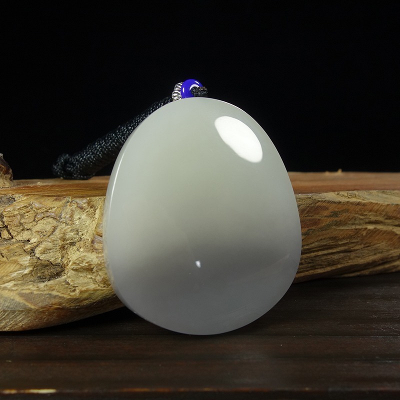 美润珠宝和田玉烟灰色平安牌