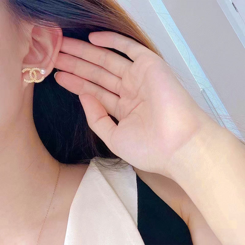 明益珠宝经典小香风麻花珍珠耳钉（S925耳针）