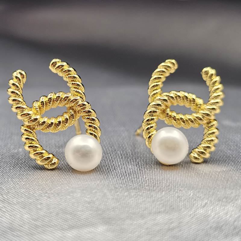 明益珠宝经典小香风麻花珍珠耳钉（S925耳针）