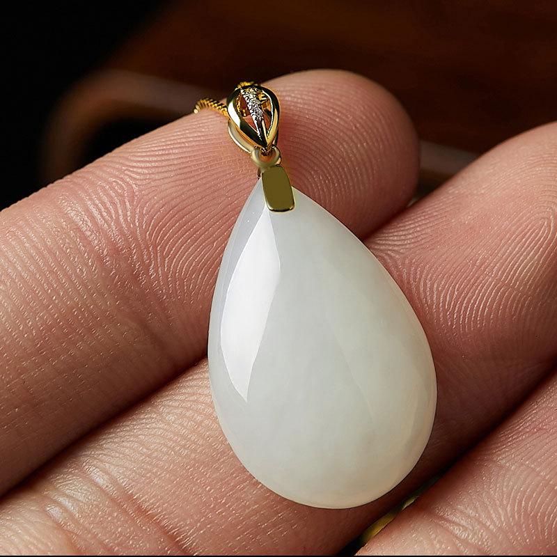 玉真了18k金镶钻和田白玉水滴吊坠