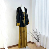 黑色上衣+金色裙子