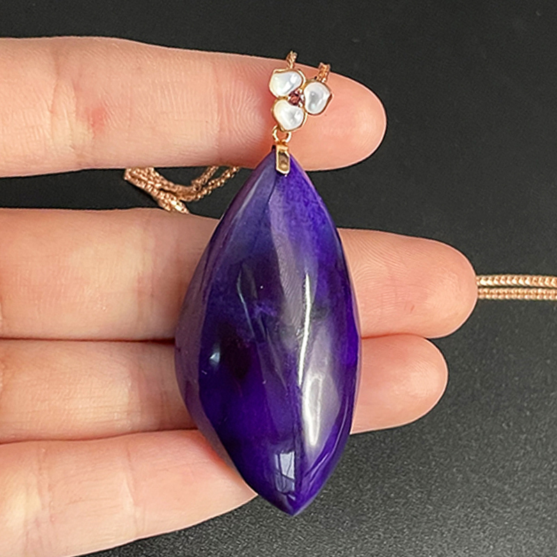 曼丽翠 18k金白贝花帝王紫舒俱来随形大吊坠