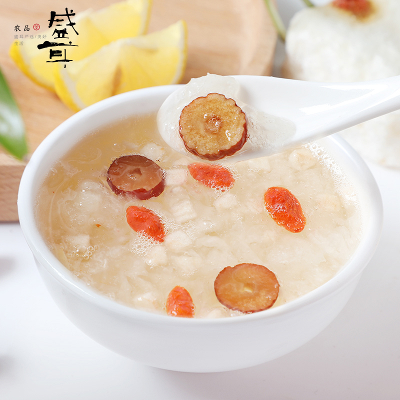 6杯装盛耳冰糖雪梨银耳羹