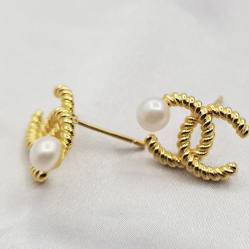 明益珠宝经典小香风麻花珍珠耳钉（S925耳针）