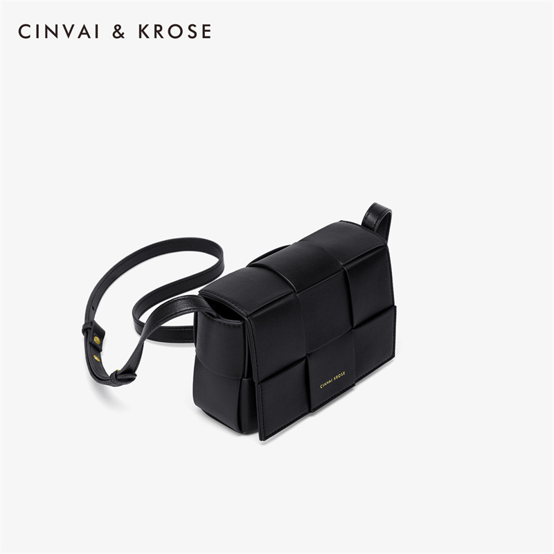 CinvaiKrose 女包潮中性编织斜挎包小众设计豆腐包女W6237·黑色